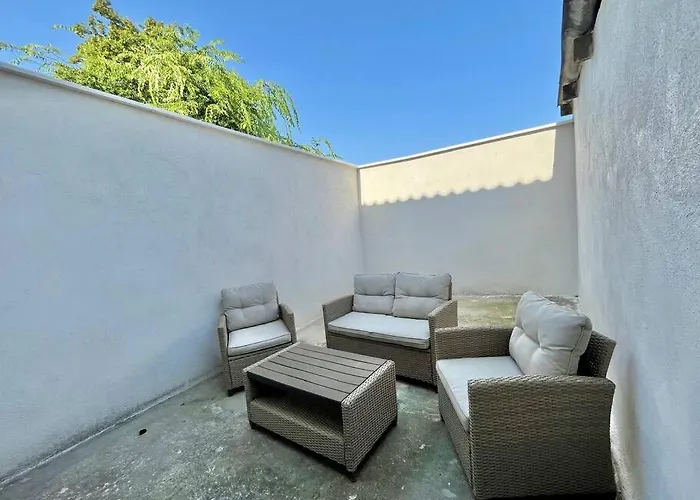 Duplex Avec Terrasse A 15 Min De Lyon