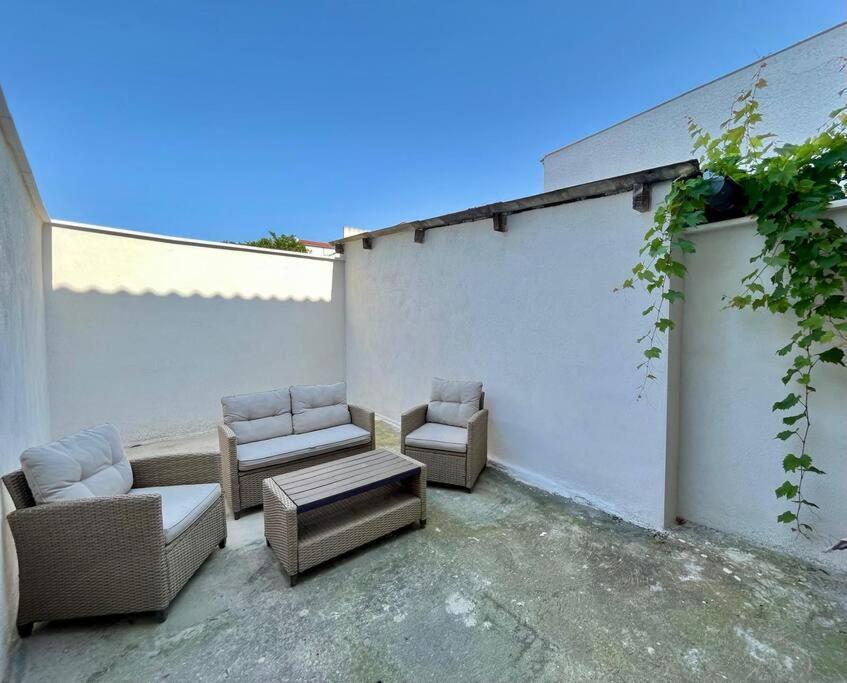 Apartment Duplex Avec Terrasse A 15 Min De Lyon